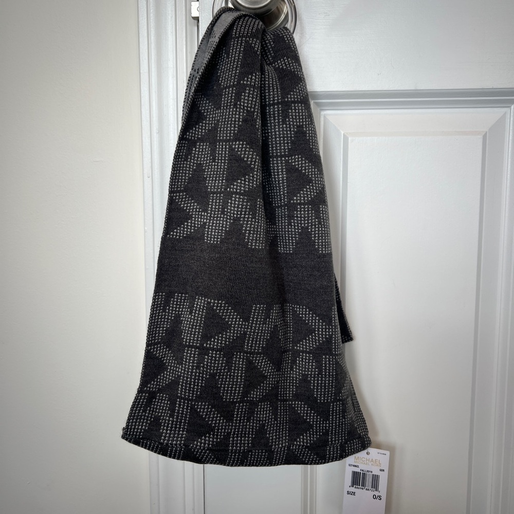 Gray Patterned Knit Scarf